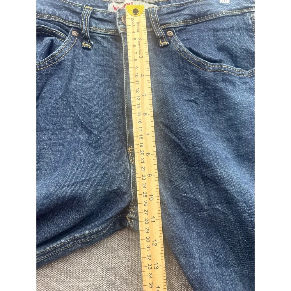 Wrangler Jeans Men 32x30 Blue Denim Medium Wash Regular Fit Stretch Straight Leg